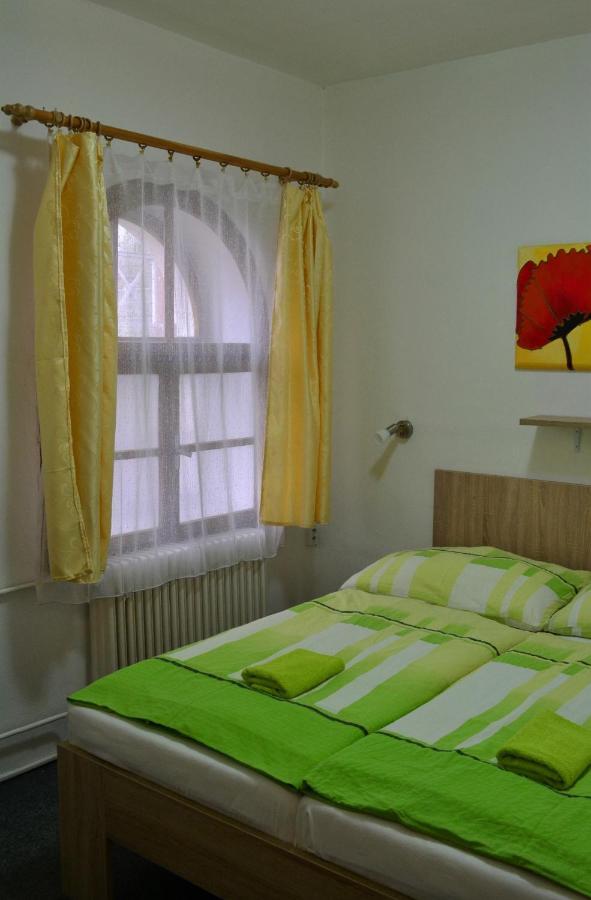 Hotel Decin Na Skrivance Kültér fotó