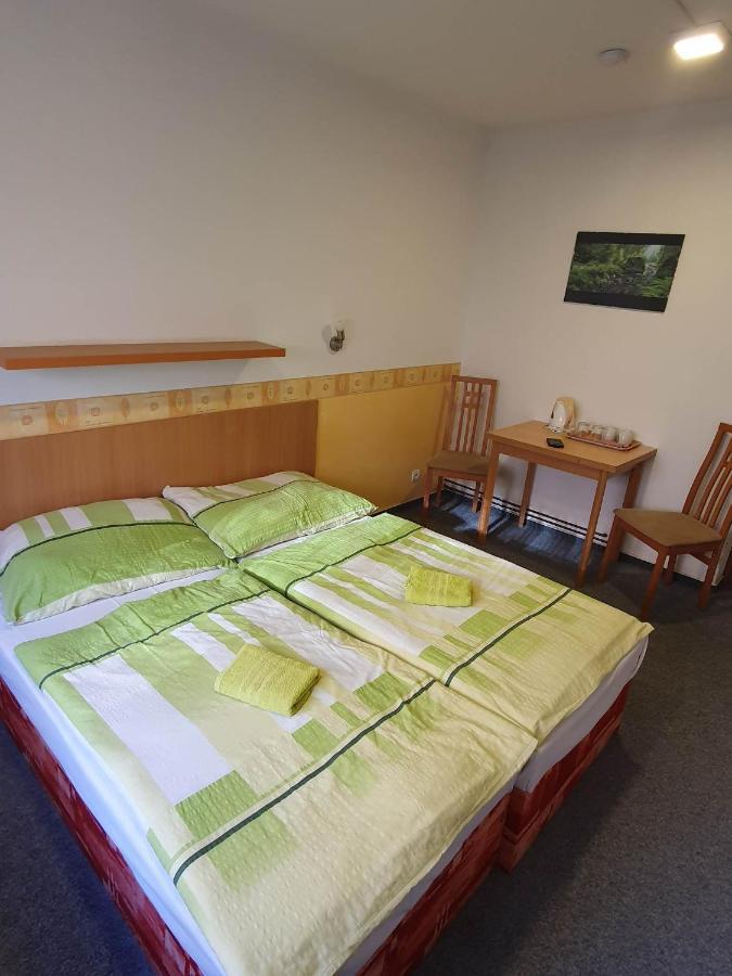 Hotel Decin Na Skrivance Kültér fotó
