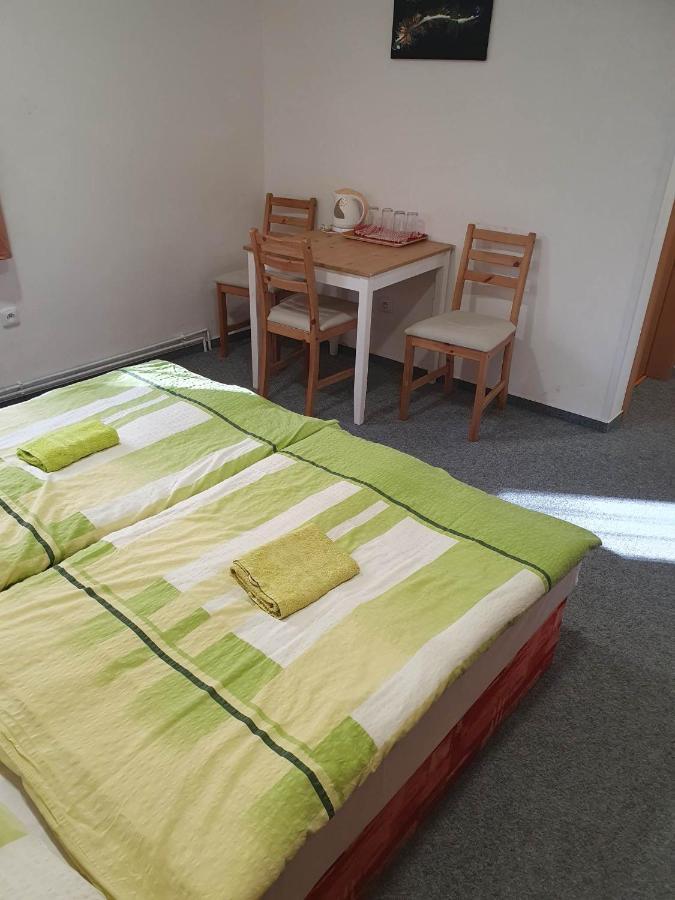 Hotel Decin Na Skrivance Kültér fotó