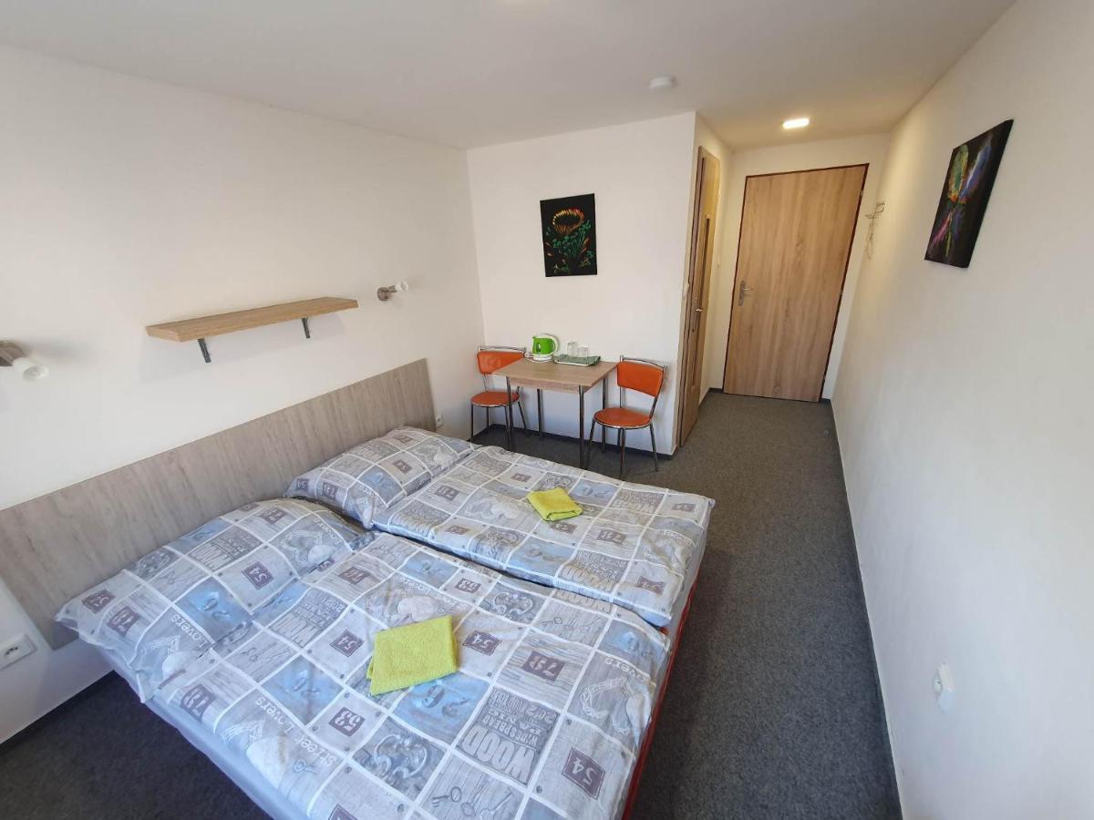 Hotel Decin Na Skrivance Kültér fotó