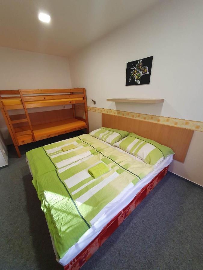 Hotel Decin Na Skrivance Kültér fotó