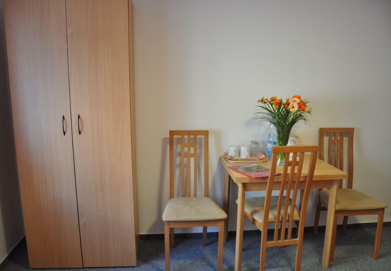 Hotel Decin Na Skrivance Kültér fotó
